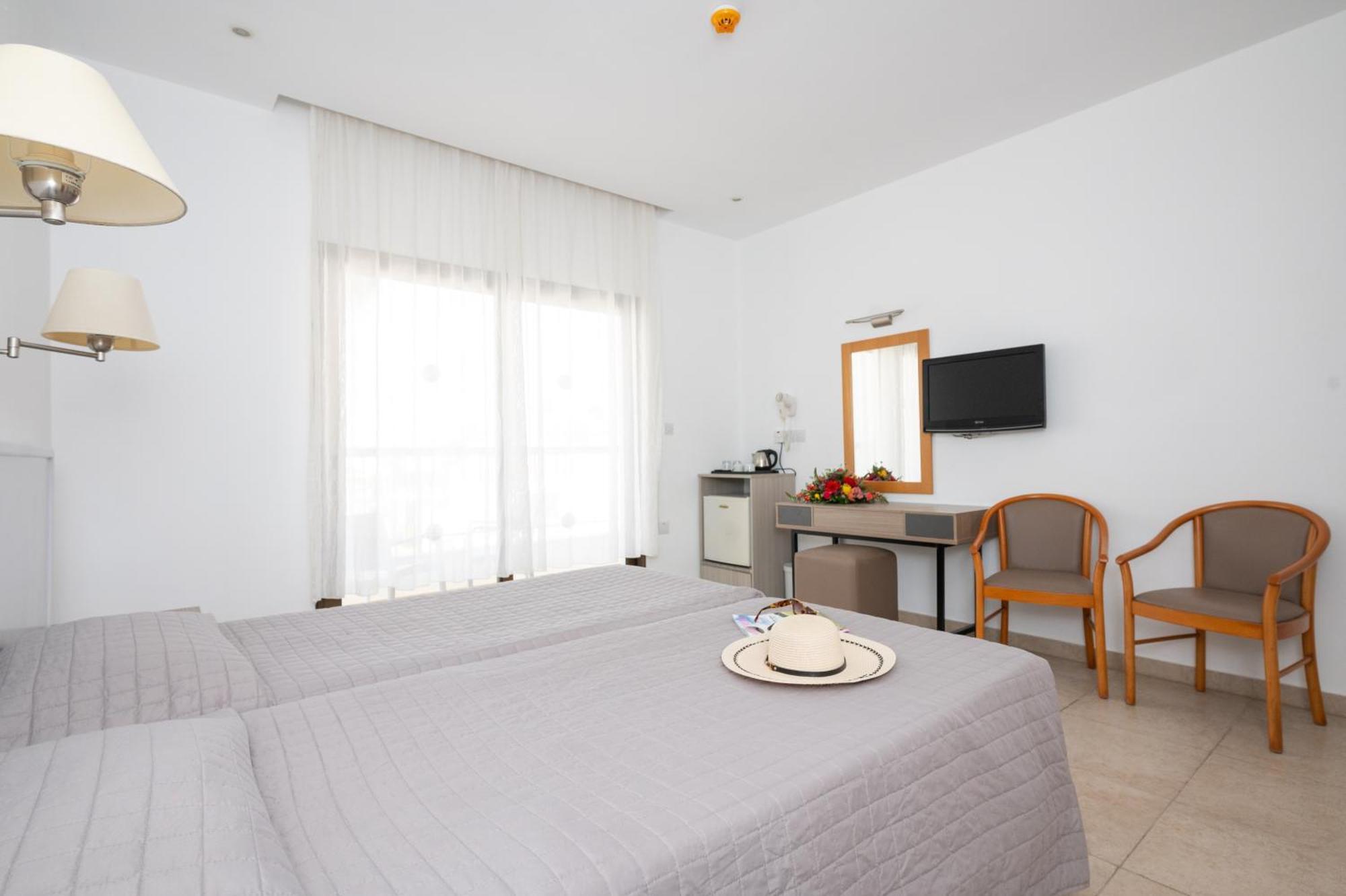 New Famagusta Hotel & Suites Ajia Napa Zewnętrze zdjęcie